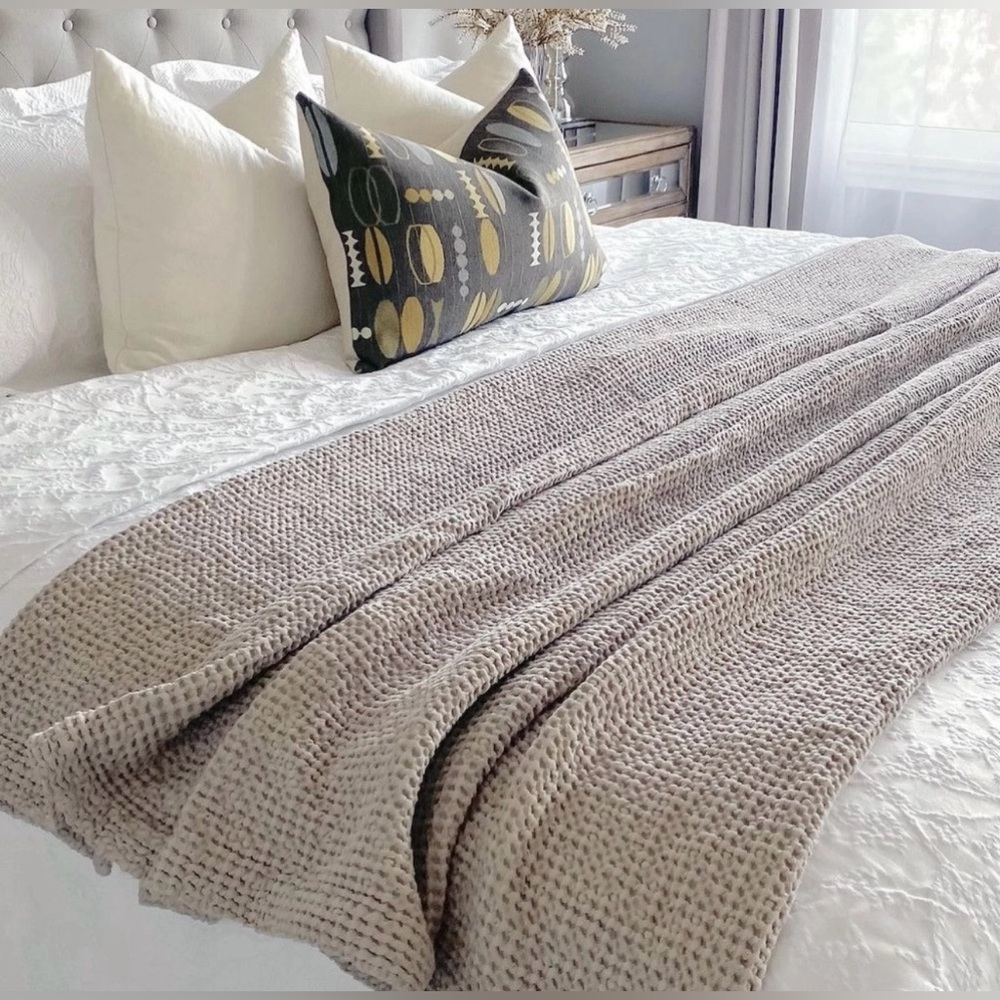 Twin Size Cloud Blanket grey